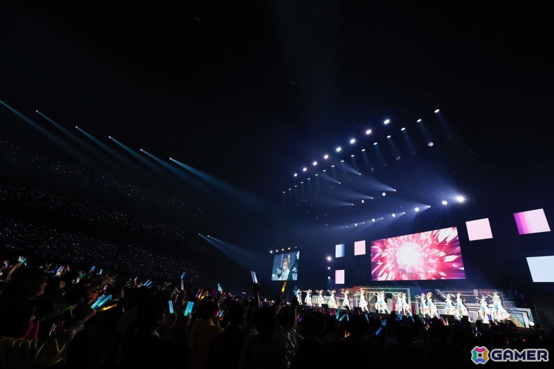 「シャニアニ2nd」のライブ「Over the prism」DAY2公演をレポート!「さあ舞い上がれ」「橙より未来」「星の数だけ」を印象的な演出とともに披露の画像