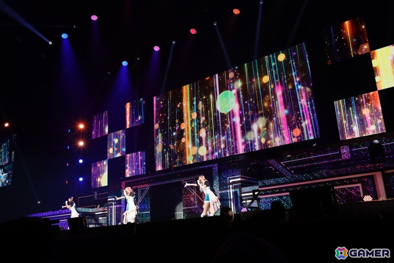 「シャニアニ2nd」のライブ「Over the prism」DAY2公演をレポート!「さあ舞い上がれ」「橙より未来」「星の数だけ」を印象的な演出とともに披露の画像