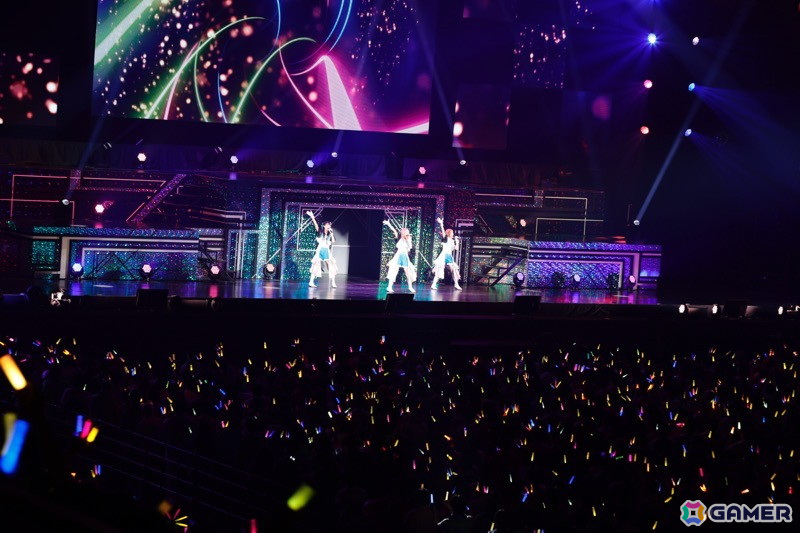 「シャニアニ2nd」のライブ「Over the prism」DAY2公演をレポート!「さあ舞い上がれ」「橙より未来」「星の数だけ」を印象的な演出とともに披露の画像
