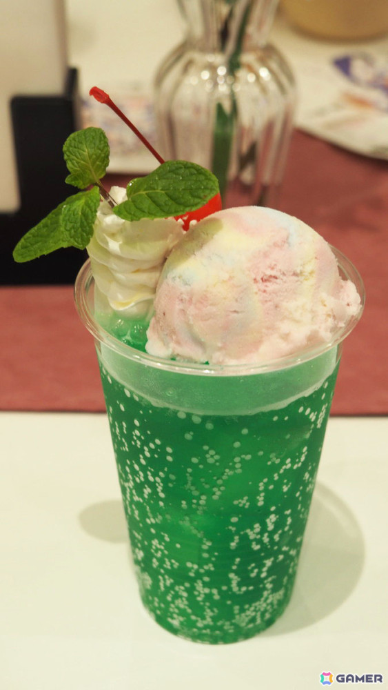 クリームソーダ ジュエルのせ