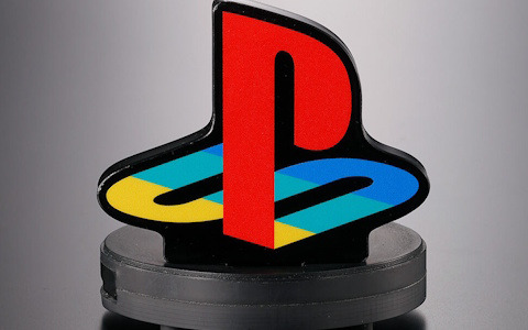 初代プレステの起動音が鳴るPlayStationロゴデザインのアクリルディスプレイが登場！