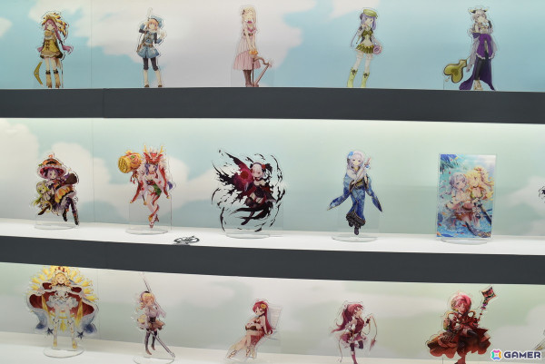 アルティメットまどかと悪魔ほむらが目印の「魔法少女まどか☆マギカ」ブース！3Dの魔法少女と一緒に撮影できるフォトスポットも【AnimeJapan 2025】の画像