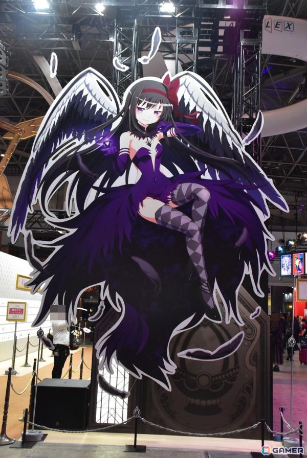 アルティメットまどかと悪魔ほむらが目印の「魔法少女まどか☆マギカ」ブース！3Dの魔法少女と一緒に撮影できるフォトスポットも【AnimeJapan 2025】の画像