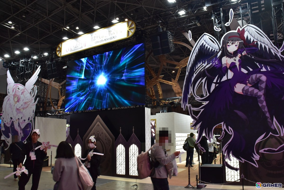 アルティメットまどかと悪魔ほむらが目印の「魔法少女まどか☆マギカ」ブース！3Dの魔法少女と一緒に撮影できるフォトスポットも【AnimeJapan 2025】の画像