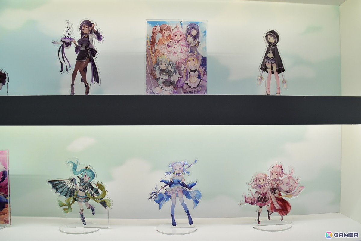 アルティメットまどかと悪魔ほむらが目印の「魔法少女まどか☆マギカ」ブース！3Dの魔法少女と一緒に撮影できるフォトスポットも【AnimeJapan 2025】の画像
