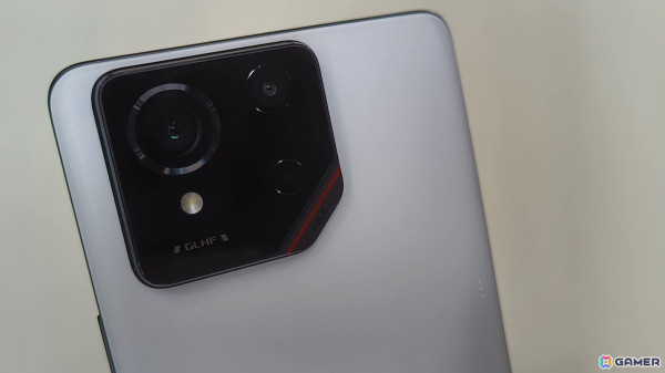 ASUS「ROG Phone 9」をレビュー！スマホとは思えない高性能スペックと光る背面パネルが魅力の本格ゲーミングスマホの画像5