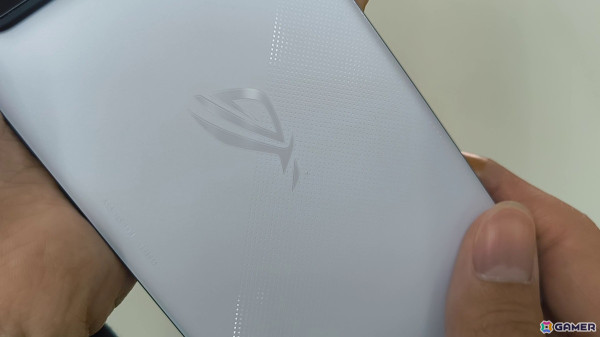 ASUS「ROG Phone 9」をレビュー！スマホとは思えない高性能スペックと光る背面パネルが魅力の本格ゲーミングスマホの画像8