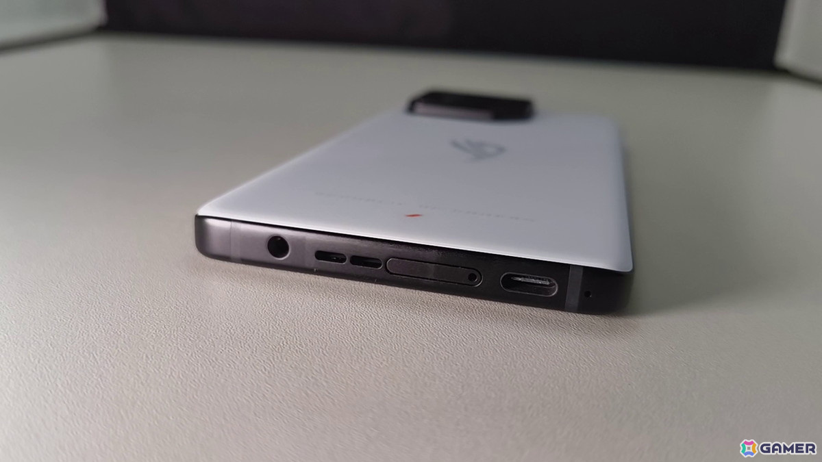 ASUS「ROG Phone 9」をレビュー！スマホとは思えない高性能スペックと光る背面パネルが魅力の本格ゲーミングスマホの画像