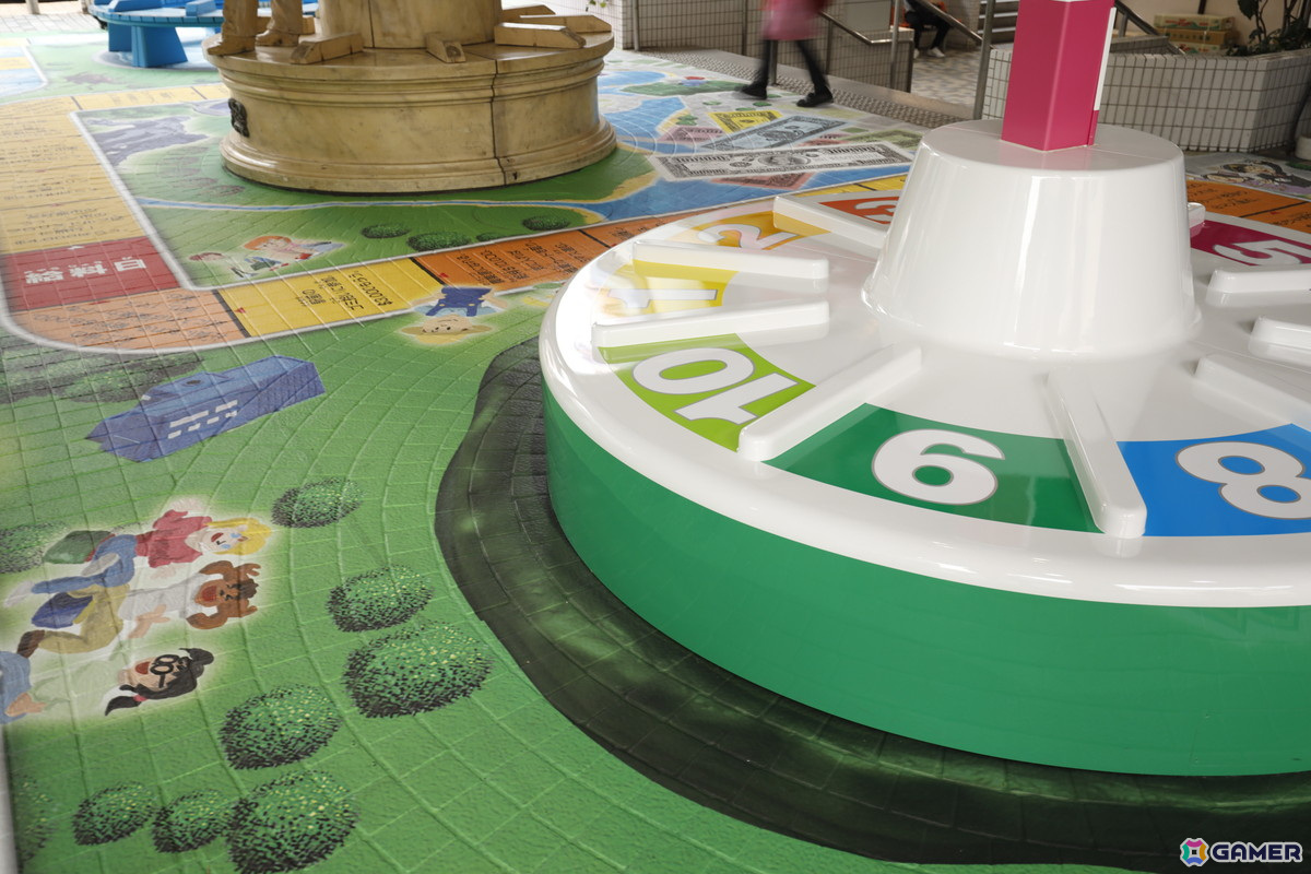 青砥駅高架下公共広場が「人生ゲーム」仕様になって登場!お披露目式典にはフィッシャーズのマサイさんとモトキさんもの画像