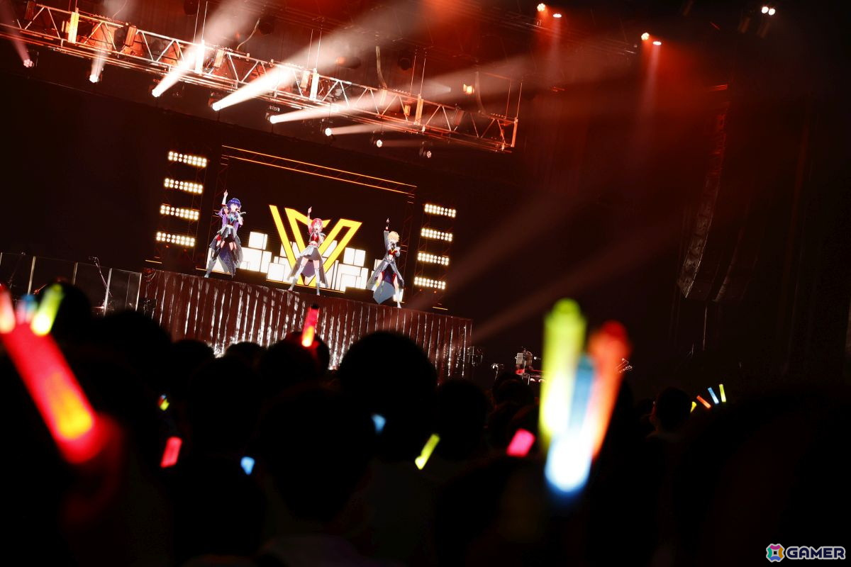 「ヴイアライヴ」1stライブレポート――オリジナル楽曲を中心にした念願の単独フルライブが生バンド演奏で実現の画像