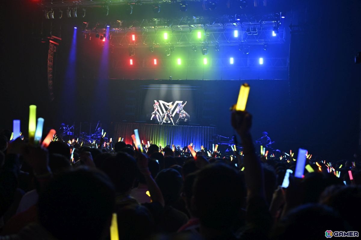 「ヴイアライヴ」1stライブレポート――オリジナル楽曲を中心にした念願の単独フルライブが生バンド演奏で実現の画像