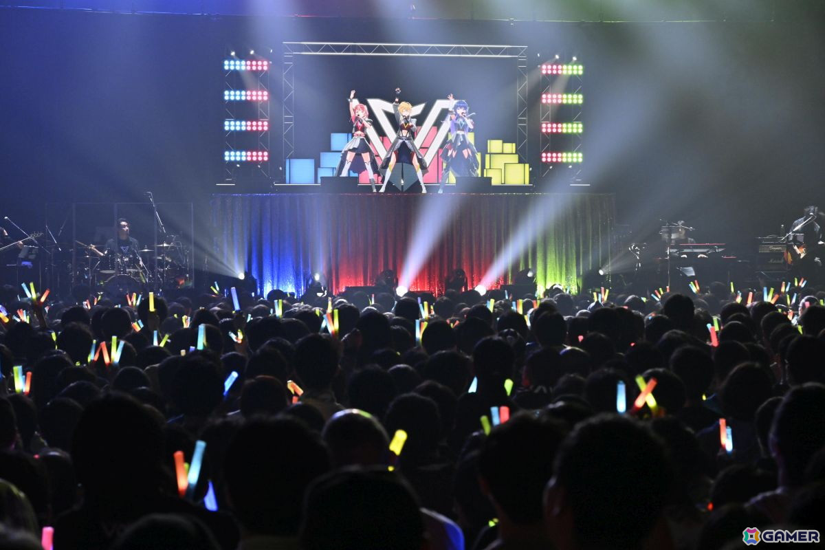 「ヴイアライヴ」1stライブレポート――オリジナル楽曲を中心にした念願の単独フルライブが生バンド演奏で実現の画像