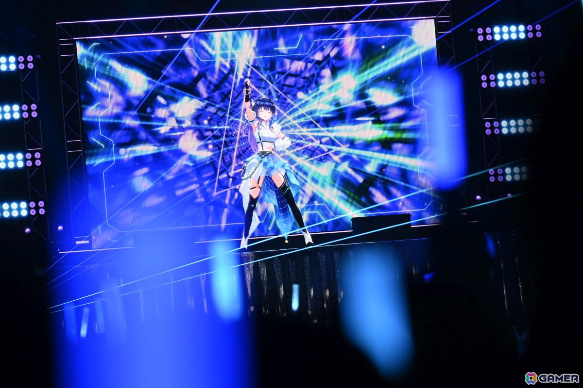 「ヴイアライヴ」1stライブレポート――オリジナル楽曲を中心にした念願の単独フルライブが生バンド演奏で実現の画像