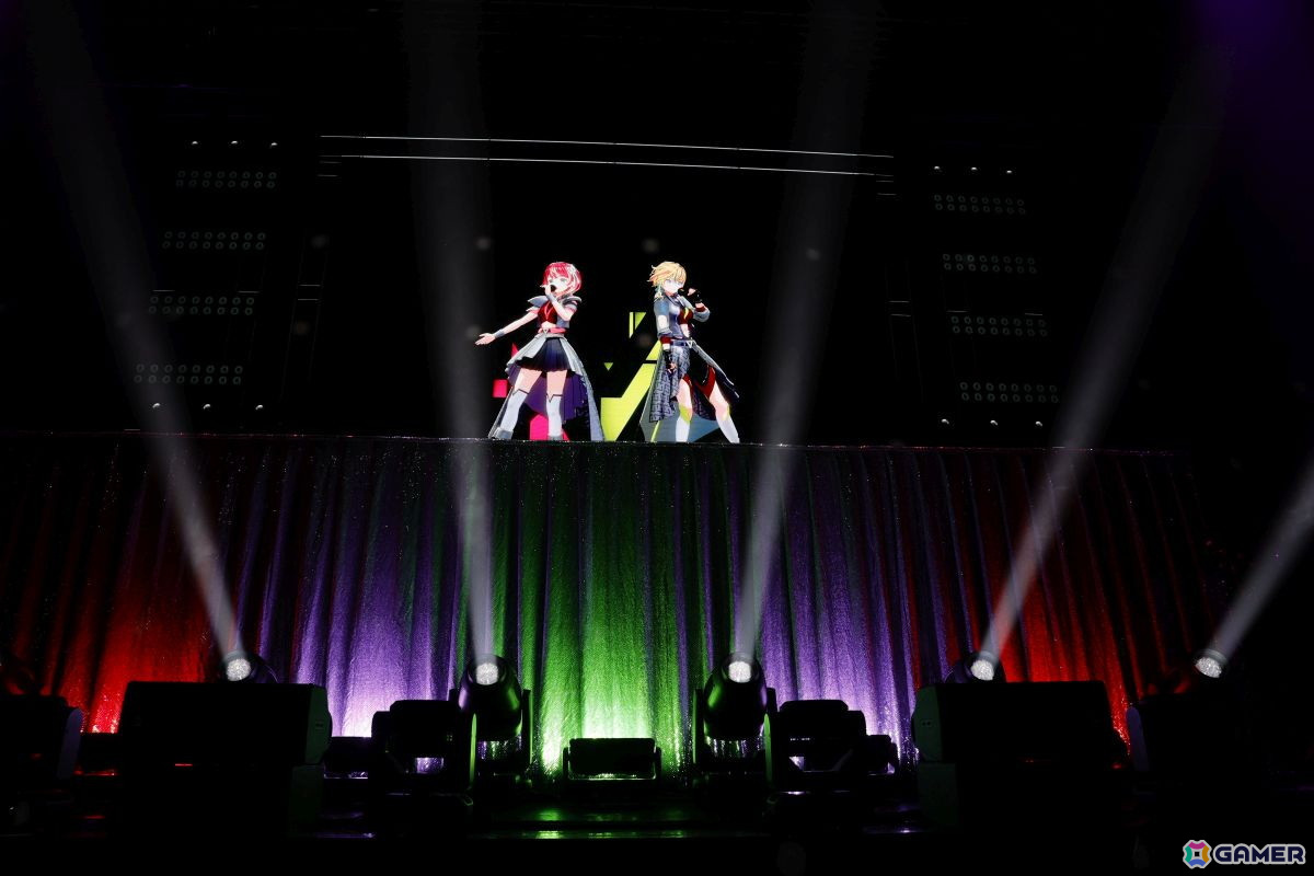 「ヴイアライヴ」1stライブレポート――オリジナル楽曲を中心にした念願の単独フルライブが生バンド演奏で実現の画像