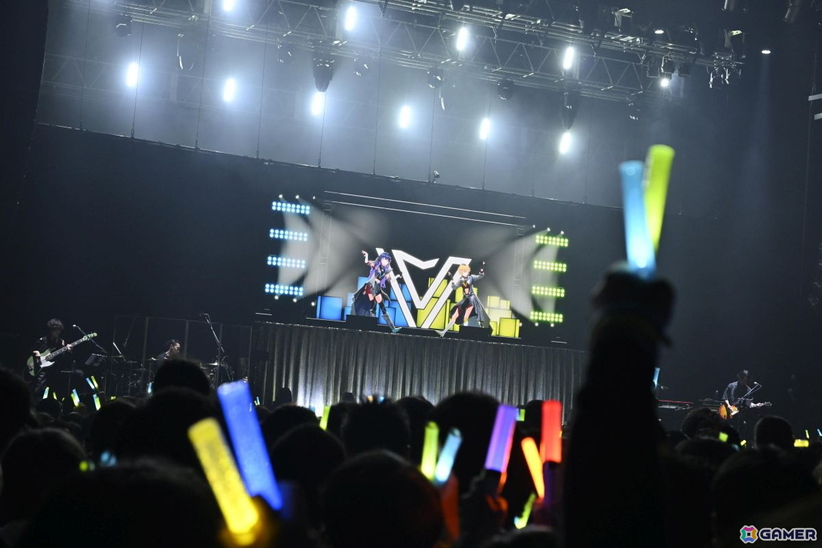 「ヴイアライヴ」1stライブレポート――オリジナル楽曲を中心にした念願の単独フルライブが生バンド演奏で実現の画像