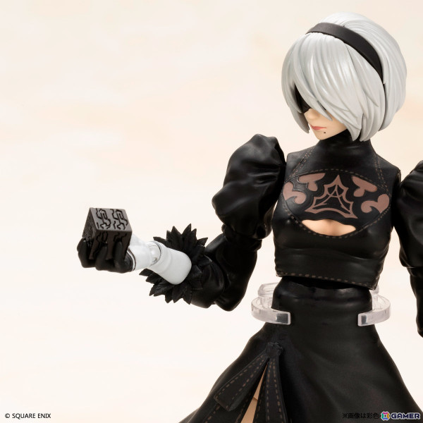 「NieR:Automata」2Bの組立式プラスチックモデルキットが登場！可動仕様のポッドや自爆モードを再現できる胴体パーツなどが付属の画像