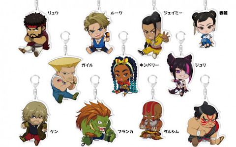 「スト6」のキャラたちがかわいくデフォルメされたアクリルキーホルダー、アクリルフィギュア、缶バッジが6月に発売！
