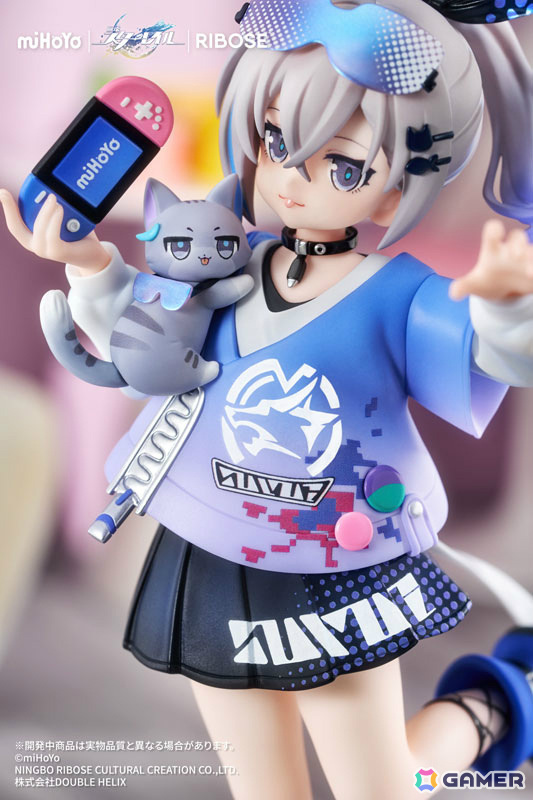 「崩壊:スターレイル」銀狼のちびねこシリーズフィギュアが登場!描き下ろし缶バッジが特典として付属の画像