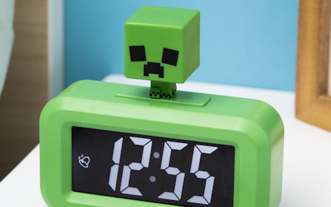 小さなクリーパーがチャームポイント！「マインクラフト 目覚まし時計（ミニクリーパー）」が8月上旬に発売！