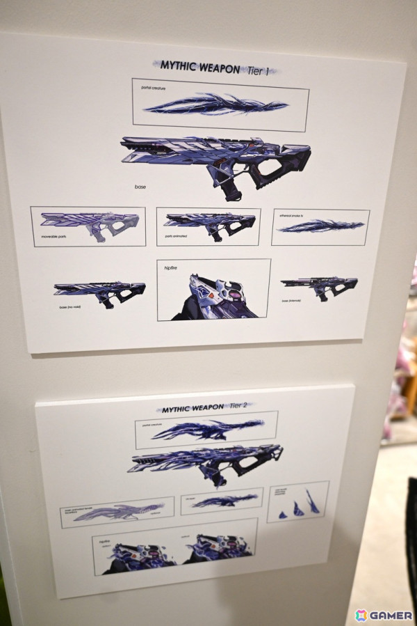 「Apex Legends Gallery ＋ POP UP STORE」内覧会でスパレジェや武器のレプリカ展示に興味津々！小さなサイズ感で可愛らしいネッシーのキーホルダーにも一目ぼれの画像
