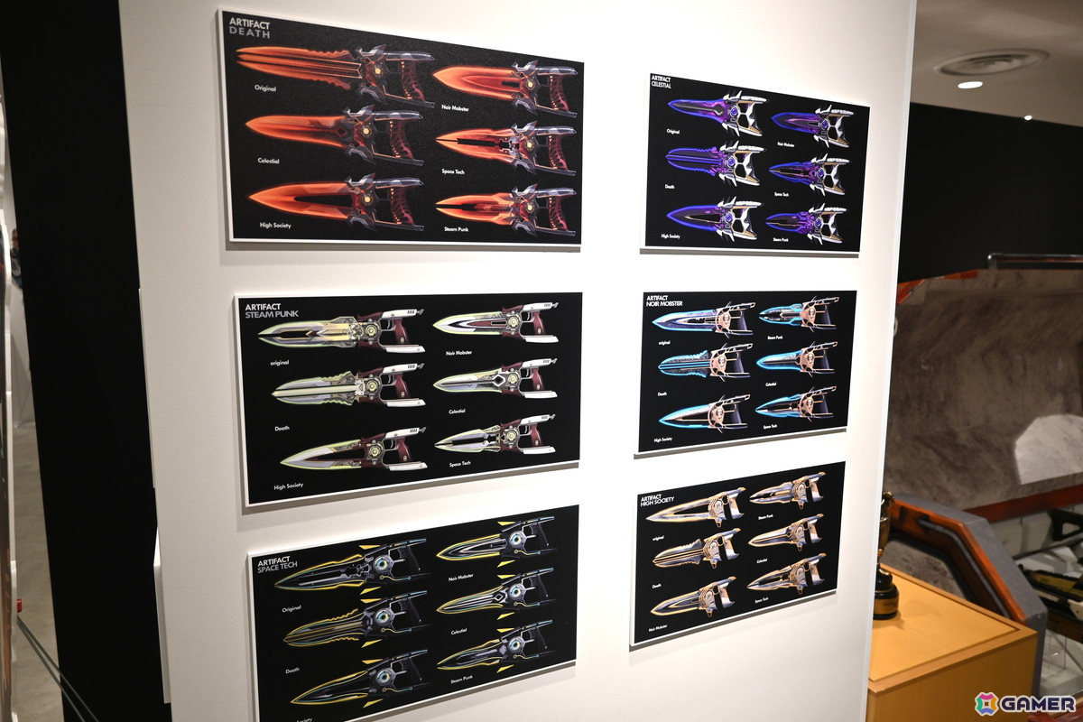 「Apex Legends Gallery ＋ POP UP STORE」内覧会でスパレジェや武器のレプリカ展示に興味津々！小さなサイズ感で可愛らしいネッシーのキーホルダーにも一目ぼれの画像16