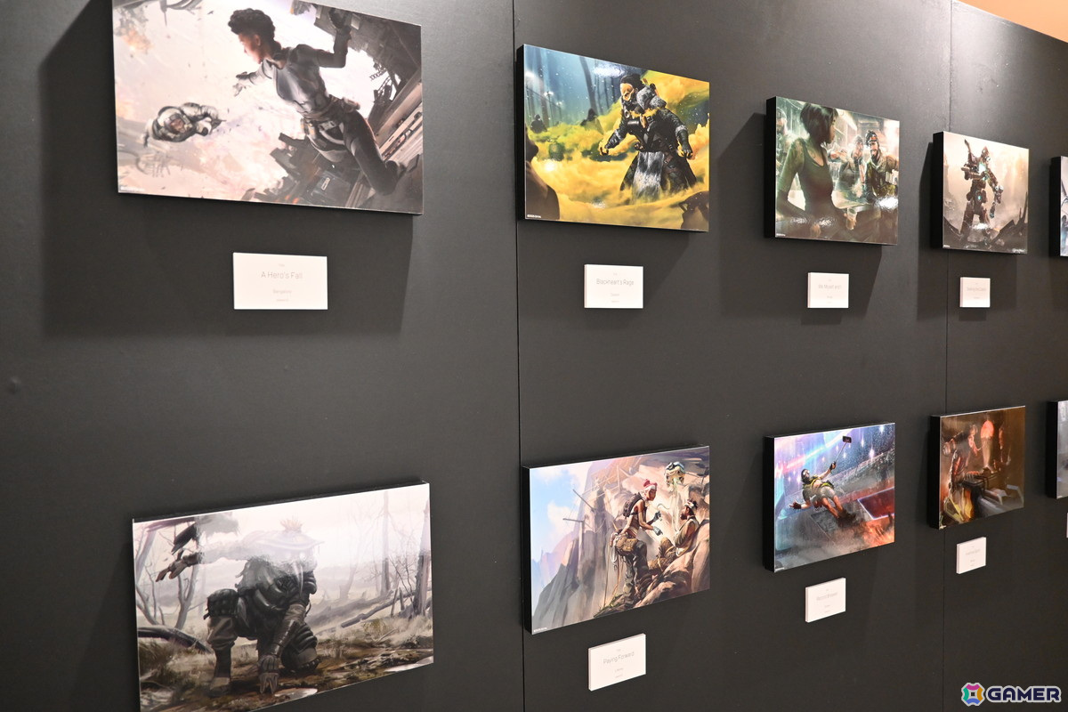 「Apex Legends Gallery + POP UP STORE」内覧会でスパレジェや武器のレプリカ展示に興味津々!小さなサイズ感で可愛らしいネッシーのキーホルダーにも一目ぼれの画像