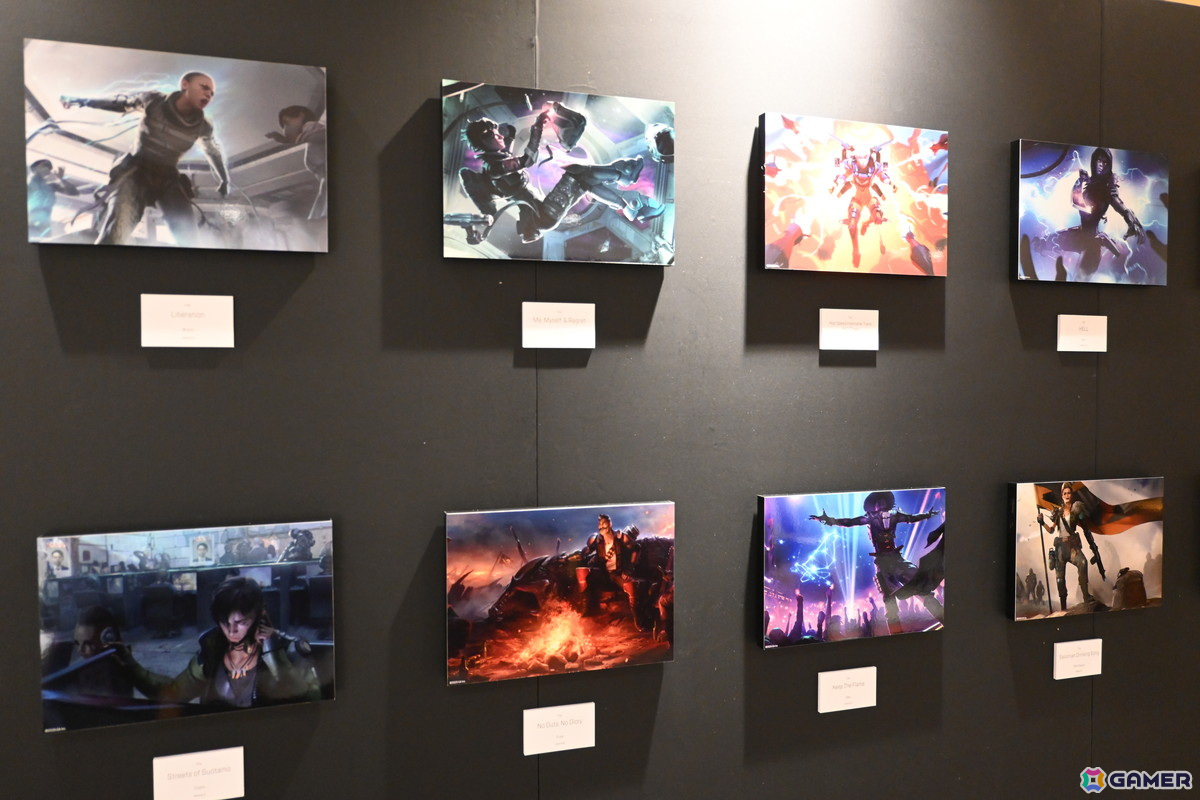 「Apex Legends Gallery + POP UP STORE」内覧会でスパレジェや武器のレプリカ展示に興味津々!小さなサイズ感で可愛らしいネッシーのキーホルダーにも一目ぼれの画像