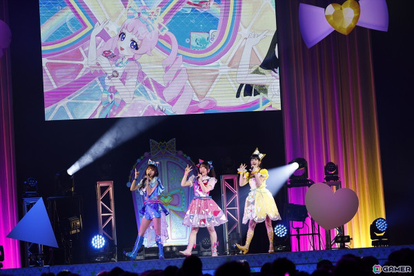 「ひみつのアイプリ×プリパラ　プリ♡プリライブ」レポート：10人で歌う「ネバギバラバー」など、2作品ならではのコラボで大盛りあがりの画像2