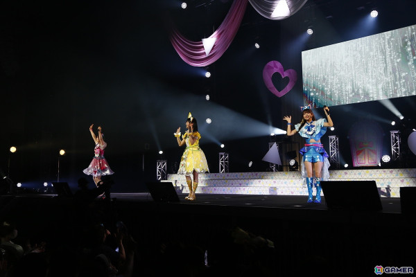 「ひみつのアイプリ×プリパラ　プリ♡プリライブ」レポート：10人で歌う「ネバギバラバー」など、2作品ならではのコラボで大盛りあがりの画像28