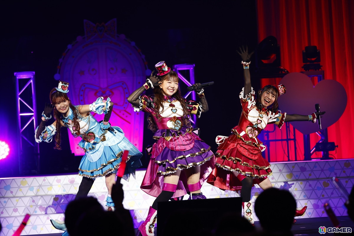 「ひみつのアイプリ×プリパラ プリ♡プリライブ」レポート:10人で歌う「ネバギバラバー」など、2作品ならではのコラボで大盛りあがりの画像