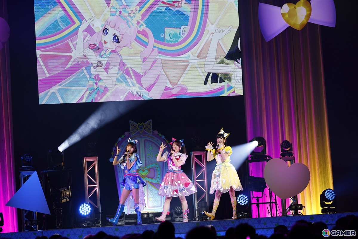 「ひみつのアイプリ×プリパラ　プリ♡プリライブ」レポート：10人で歌う「ネバギバラバー」など、2作品ならではのコラボで大盛りあがりの画像