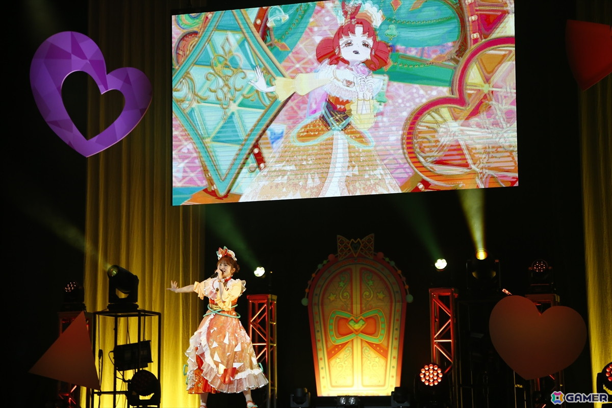 「ひみつのアイプリ×プリパラ プリ♡プリライブ」レポート:10人で歌う「ネバギバラバー」など、2作品ならではのコラボで大盛りあがりの画像