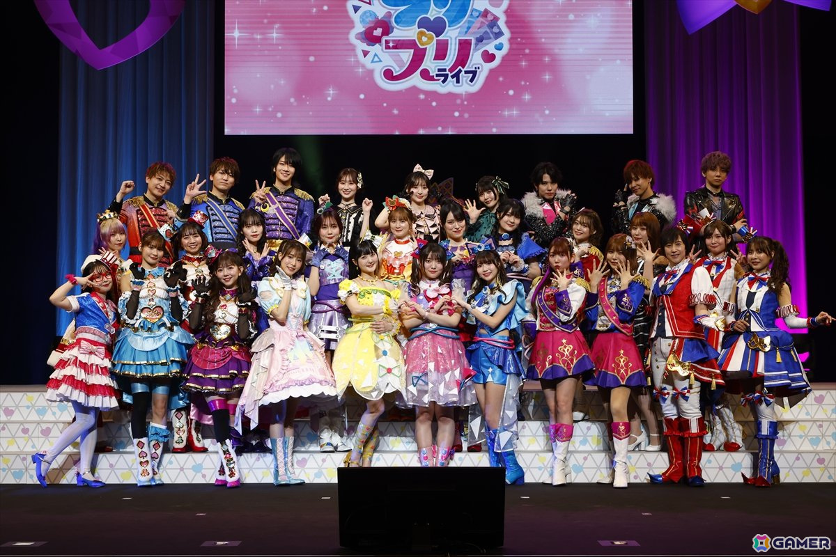 「ひみつのアイプリ×プリパラ プリ♡プリライブ」レポート:10人で歌う「ネバギバラバー」など、2作品ならではのコラボで大盛りあがりの画像