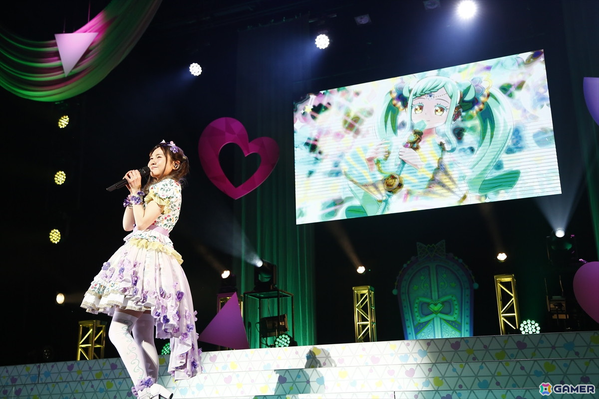 「ひみつのアイプリ×プリパラ プリ♡プリライブ」レポート:10人で歌う「ネバギバラバー」など、2作品ならではのコラボで大盛りあがりの画像