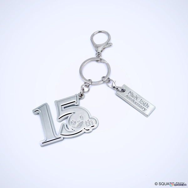 「NieR」シリーズより15周年記念ロゴをデザインしたキーホルダーやTシャツが登場！1,000ピースジグソーパズル、トランプなどもの画像1