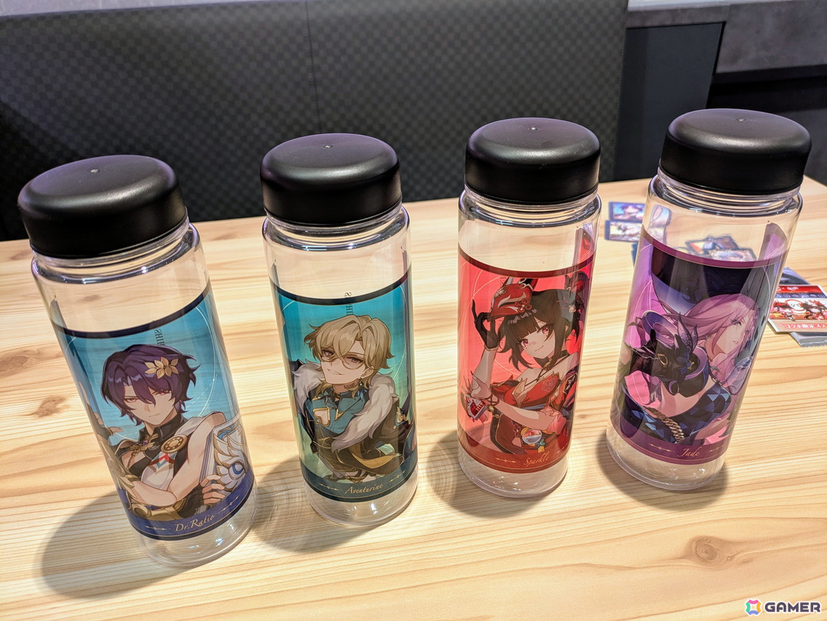 【前半:4月23日(水)~】コラボ限定クリアボトル(全4種類)