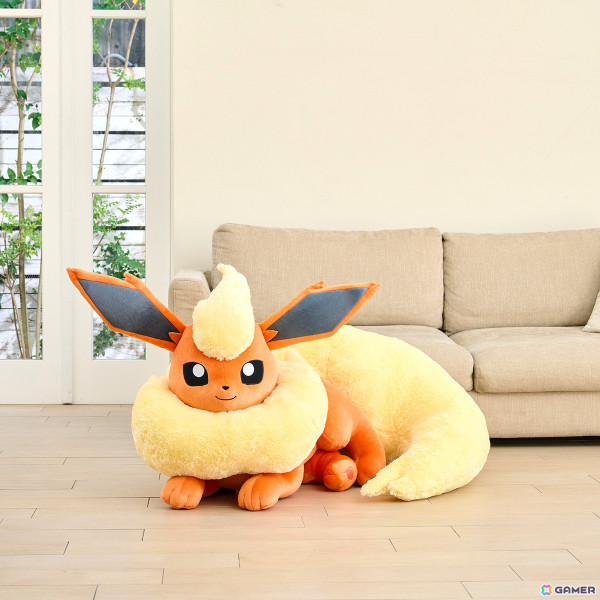 ブイズたちが等身大ぬいぐるみになって登場！シャワーズ