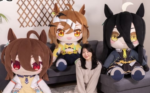 劇場版「ウマ娘 プリティーダービー 新時代の扉」よりジャングルポケット、アグネスタキオン、マンハッタンカフェが超特大ぬいぐるみブランド「どきゅーと」に登場！