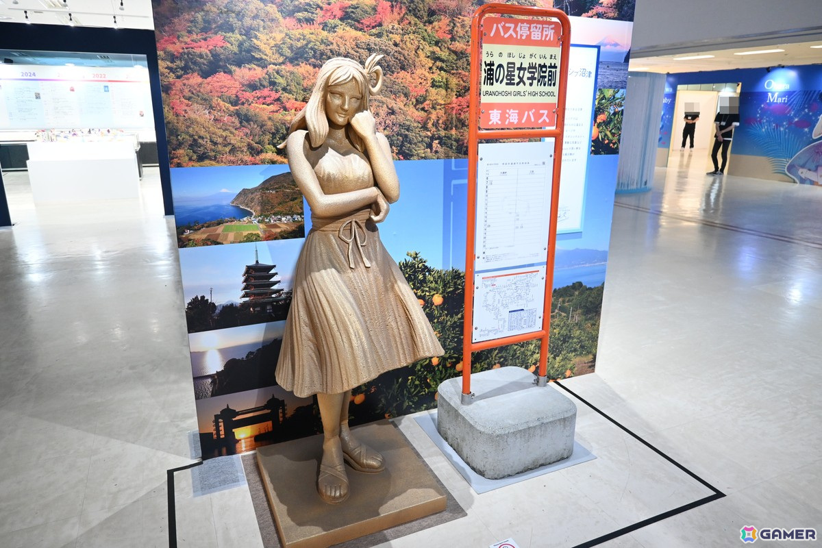 「ラブライブ!サンシャイン!!」Aqours9周年記念展覧会をレポート!浜辺に優勝旗&“Aqours”の文字と最初からクライマックスの展示にの画像
