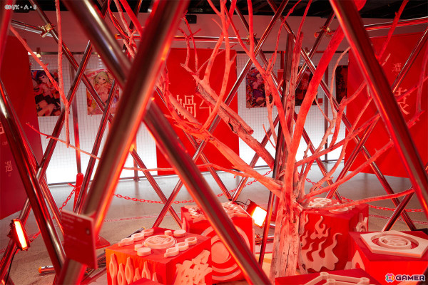 アニメ「〈物語〉シリーズ」とイラストレーター・Mika Pikazo氏のコラボPOP-UP「ENCOUNTER 遭遇」が本日よりアキバCOギャラリーで開催！の画像