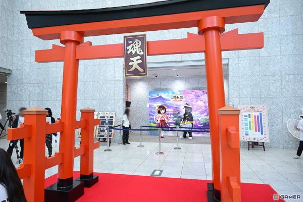 「雀魂6周年記念～魂天神社例大祭～」会場では縁日を思わせる射的や輪投げが盛況！ステージでは小清水亜美さん、立花慎之介さんら声優陣によるゆるい企画もの画像13