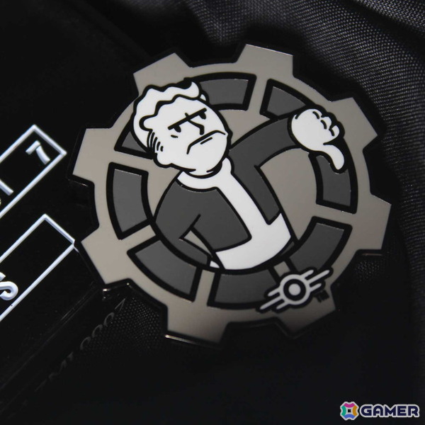 「Fallout」よりVault Boyがデザインされたモノクロコインとトランプの予約受付が開始!の画像