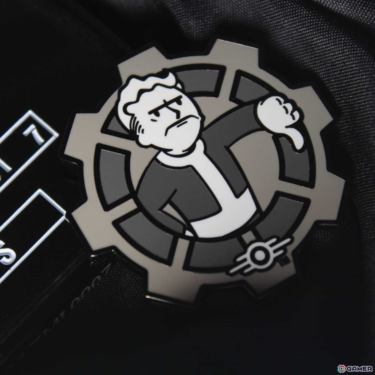 「Fallout」よりVault Boyがデザインされたモノクロコインとトランプの予約受付が開始！の画像4