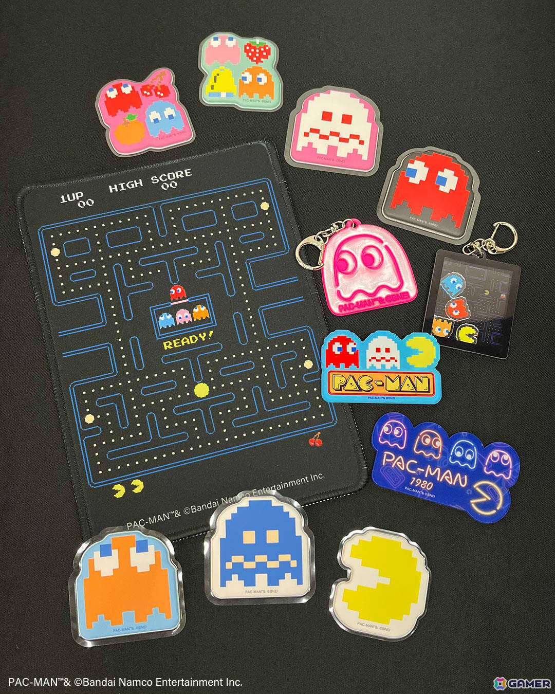 「パックマン」発売45周年を記念したコラボ雑貨がサンキューマートに登場!iPhoneケースやTシャツ、置き時計などが429円(税込)でラインナップの画像