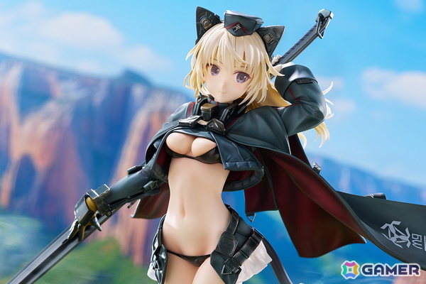 「島田フミカネ ART WORKS」よりアルシアがフィギュアに！ジャケットの上にマントを羽織り、大型の長刀を装備した姿で立体化の画像2