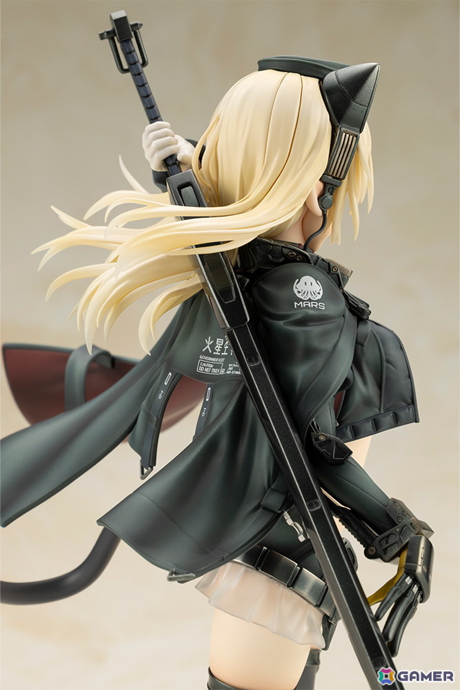 「島田フミカネ ART WORKS」よりアルシアがフィギュアに!ジャケットの上にマントを羽織り、大型の長刀を装備した姿で立体化の画像