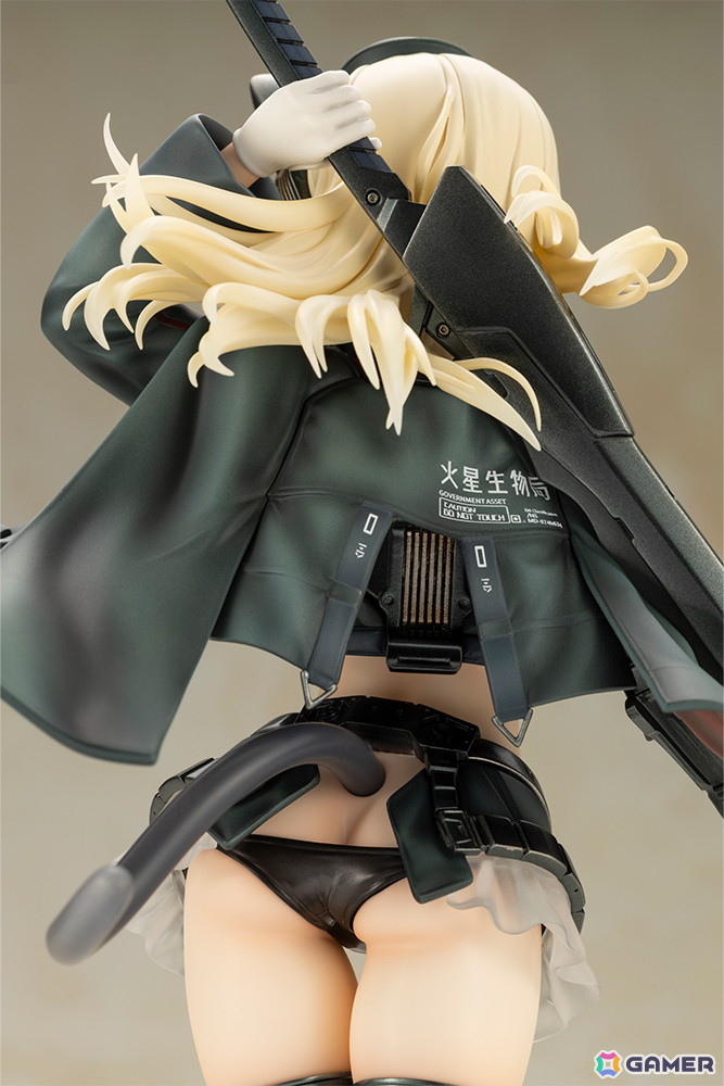 「島田フミカネ ART WORKS」よりアルシアがフィギュアに!ジャケットの上にマントを羽織り、大型の長刀を装備した姿で立体化の画像