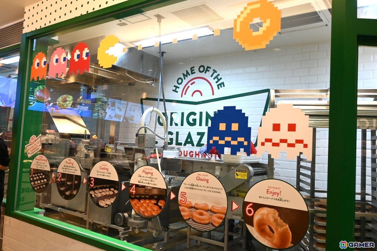 「PAC-MAN×Krispy Kreme Doughnuts」コラボ仕様になった渋谷シネタワー店をレポート！1日店長としてパックマンも登場の画像