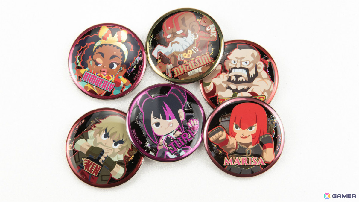「スト6」発売2周年にあわせてデスクマット、メタルアートバッジなどの追加コラボアイテムがASOBI GRAPHTから登場!の画像