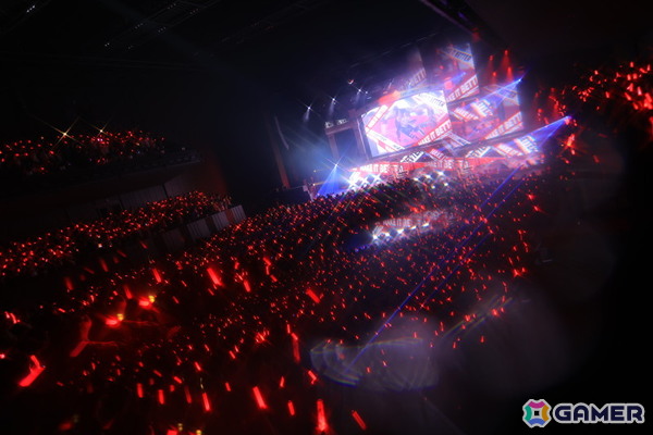 ゲームのライブ演出を再現したソロ曲に加えて「Star-mine」「雨上がりのアイリス」のサプライズも！「学マス The 1st Period Spotlight Star」DAY1レポートの画像11